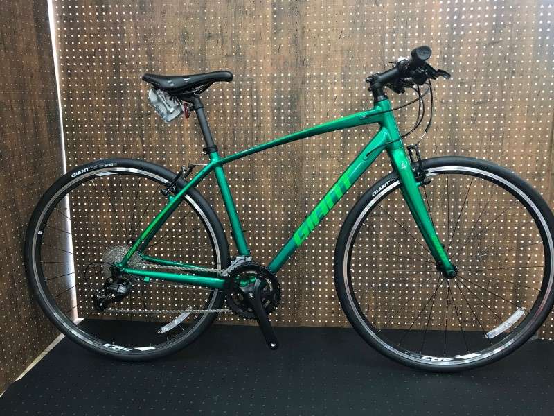 ジャイアント　GIANT ESCAPE RX2　エスケープ　板橋　練馬　光が丘　成増　クロスバイク　軽量　スピード　かっこいい　内蔵　カーボンフォーク