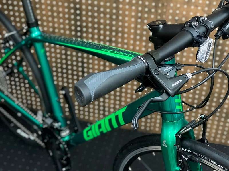 GIANT ESCAPE RX2 ジャイアント　エスケープ　板橋　練馬　光が丘　成増　クロスバイク　軽量　カーボンフォーク　かっこいい
