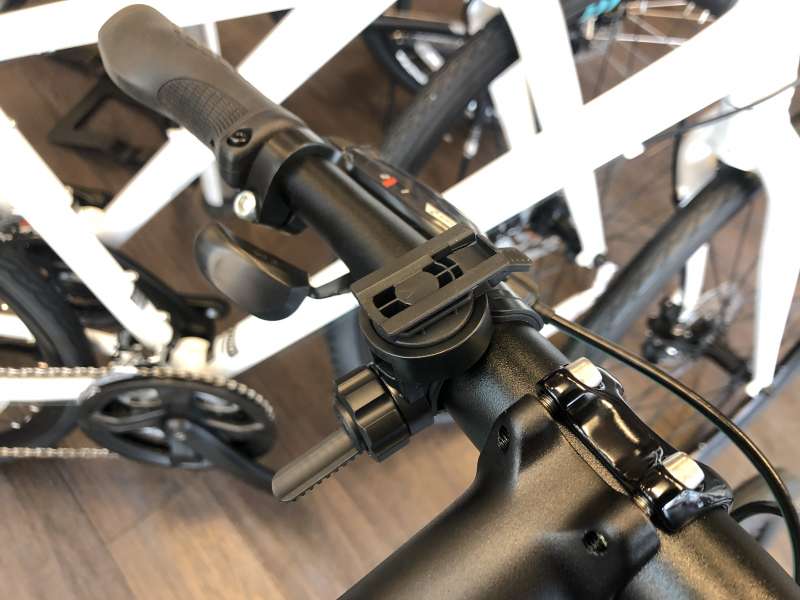 【東京近郊受渡し希望】クロスバイク7段階変速 即乗り可能 鍵、スマホホルダー付 東京近郊受渡し希望】クロスバイク7段階変速 即乗り可能 鍵