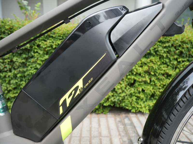 横転 チューブがないからパンクもしない！ノーパンクタイヤ自転車[チャクル