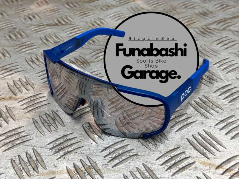 スタッフのメガネ